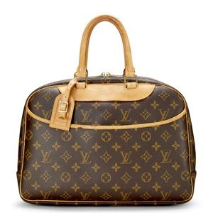 AUTHENTIC - 
LOUIS VUITTON
MONOGRAM CANVAS DEAUVILLE
